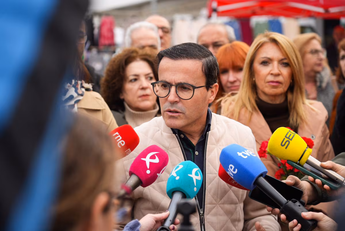 El Desafío del Candidato del PSOE en Extremadura: Campaña y Procesamiento Legal