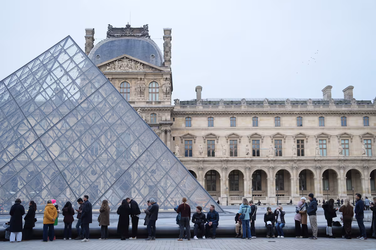 El Louvre reanuda su actividad normal tras finalizar la huelga de trabajadores