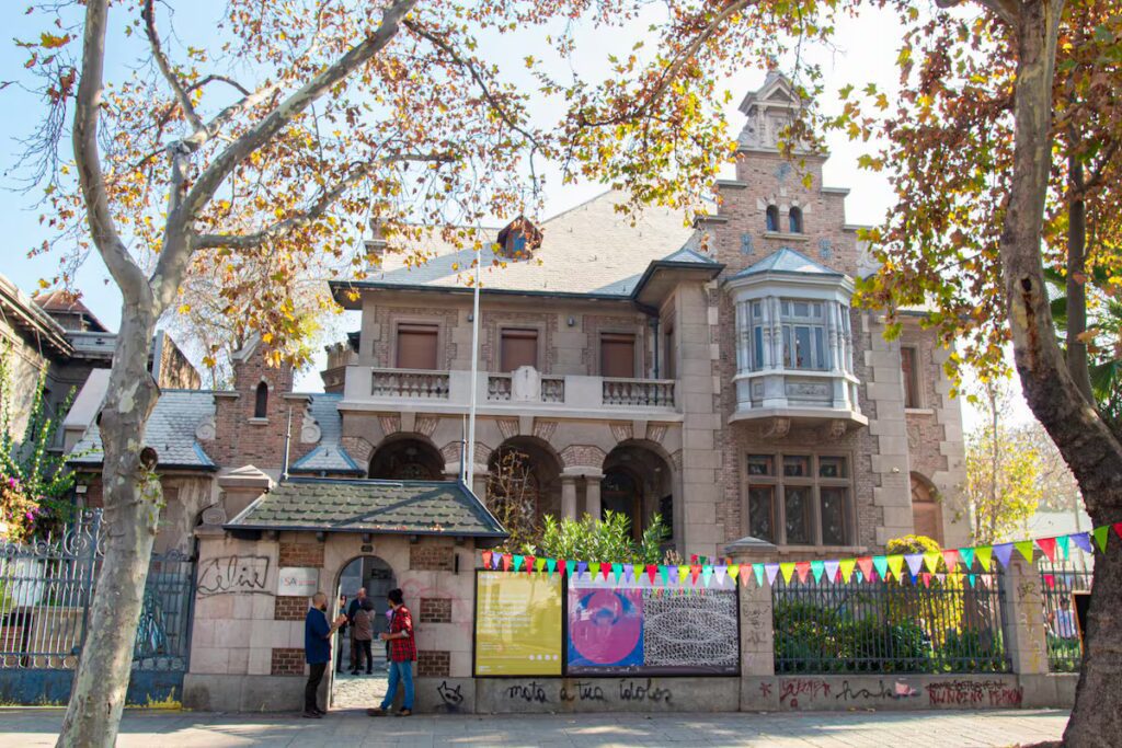 El legado de Salvador Allende enfrenta crisis de financiamiento en Chile