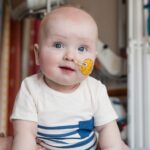 El primer bebé con terapia génica personalizada marca un hito en 2025