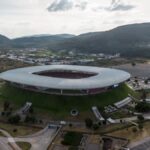 Estadio mundialista: una tragedia entre cadáveres en su entorno