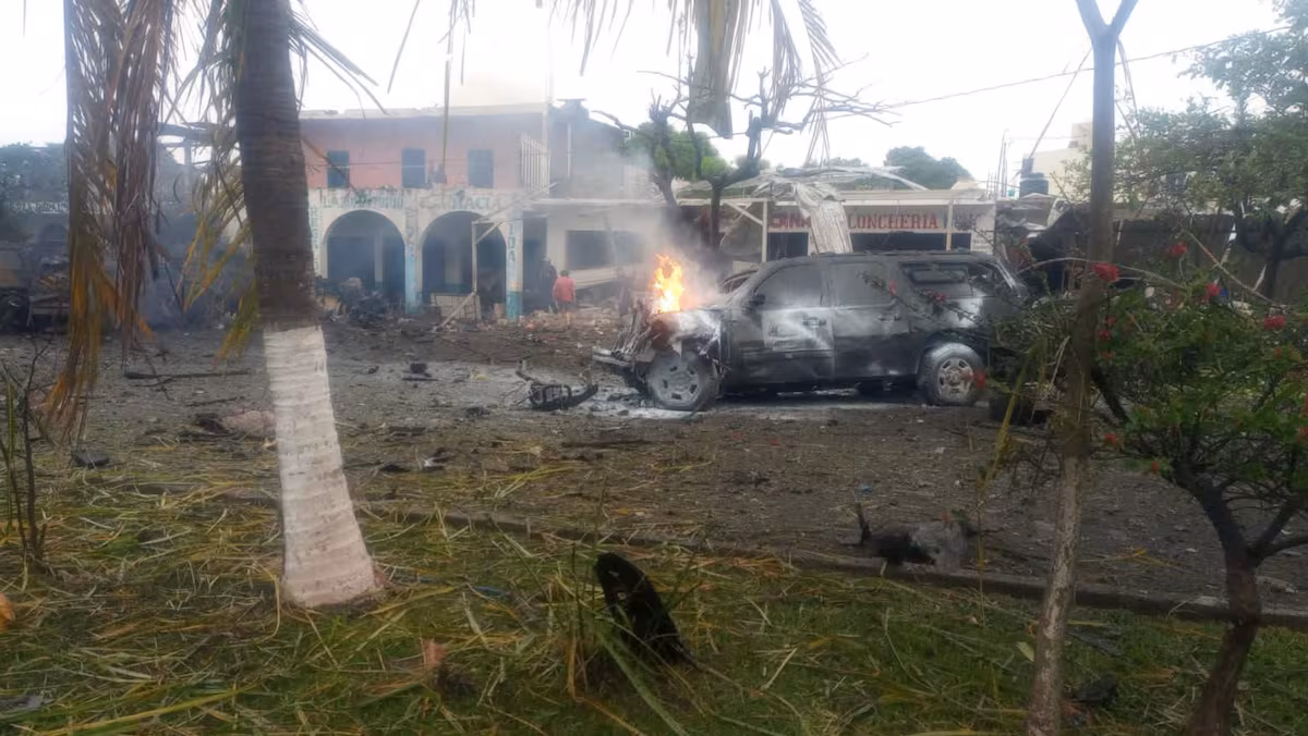 Explosión de coche bomba en Coahuayana deja cinco muertos frente a la policía comunitaria