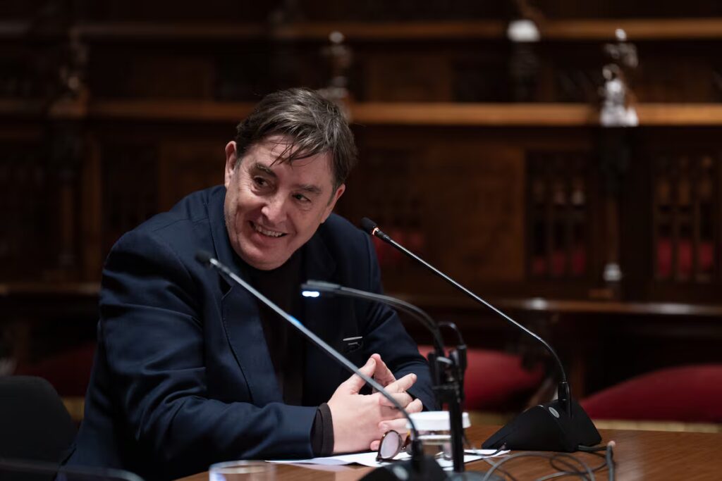 García Montero denuncia a la RAE por promover Panamá como sede del Congreso de la Lengua