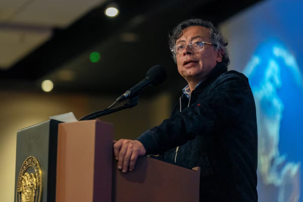 Gustavo Petro enfrenta recortes de gasto al final de su mandato