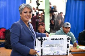 Joaquín Kast celebra un gran día para Chile tras votar en elecciones 2025
