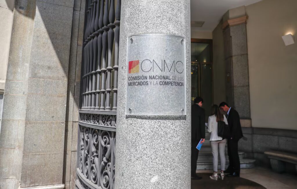 La CNMC destituye al subdirector de Regulación en disputa sobre retribución de redes