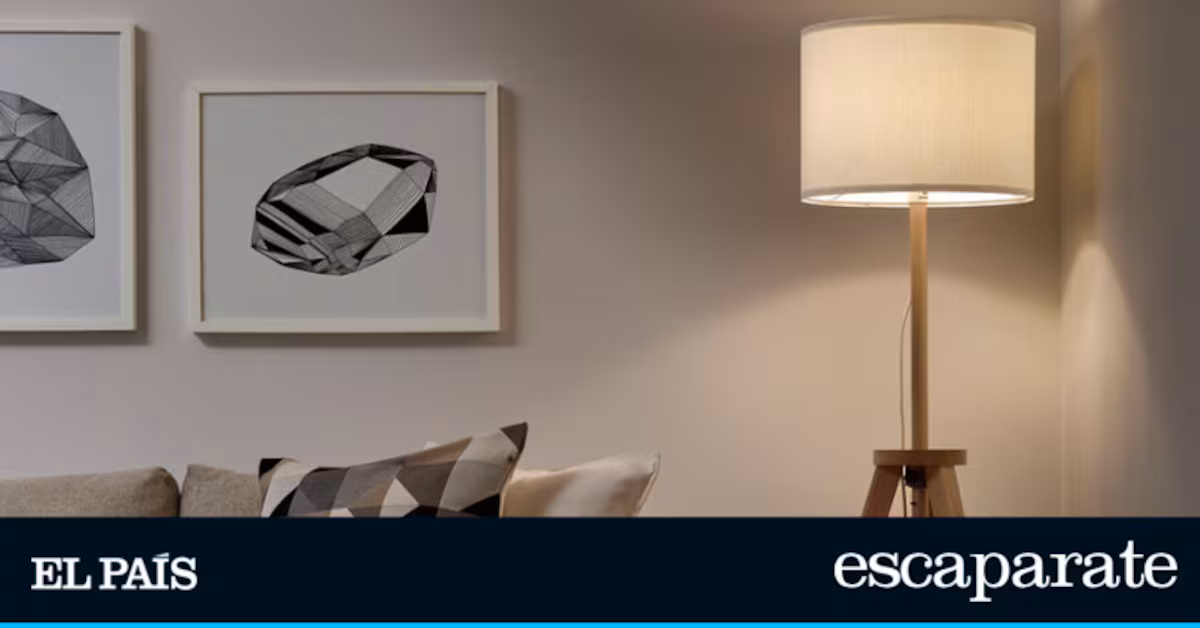 Lámpara de pie de Ikea: Perfecta para salones minimalistas y acogedores