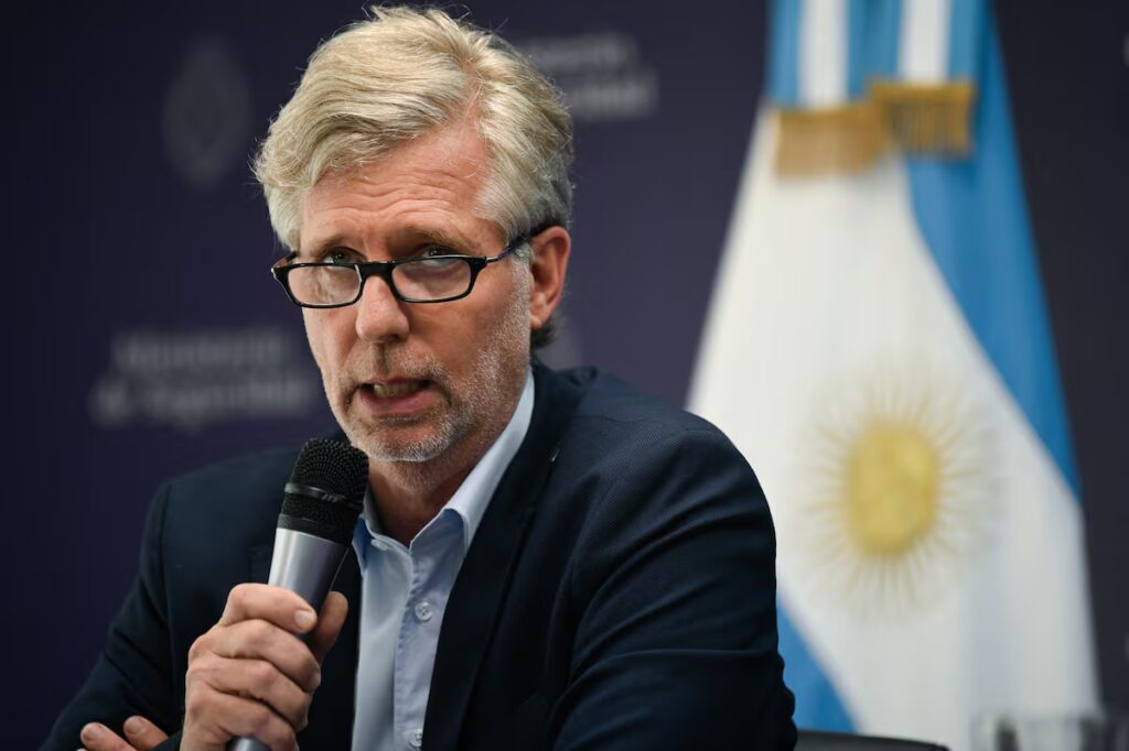 Milei destituye al director de inteligencia en Argentina
