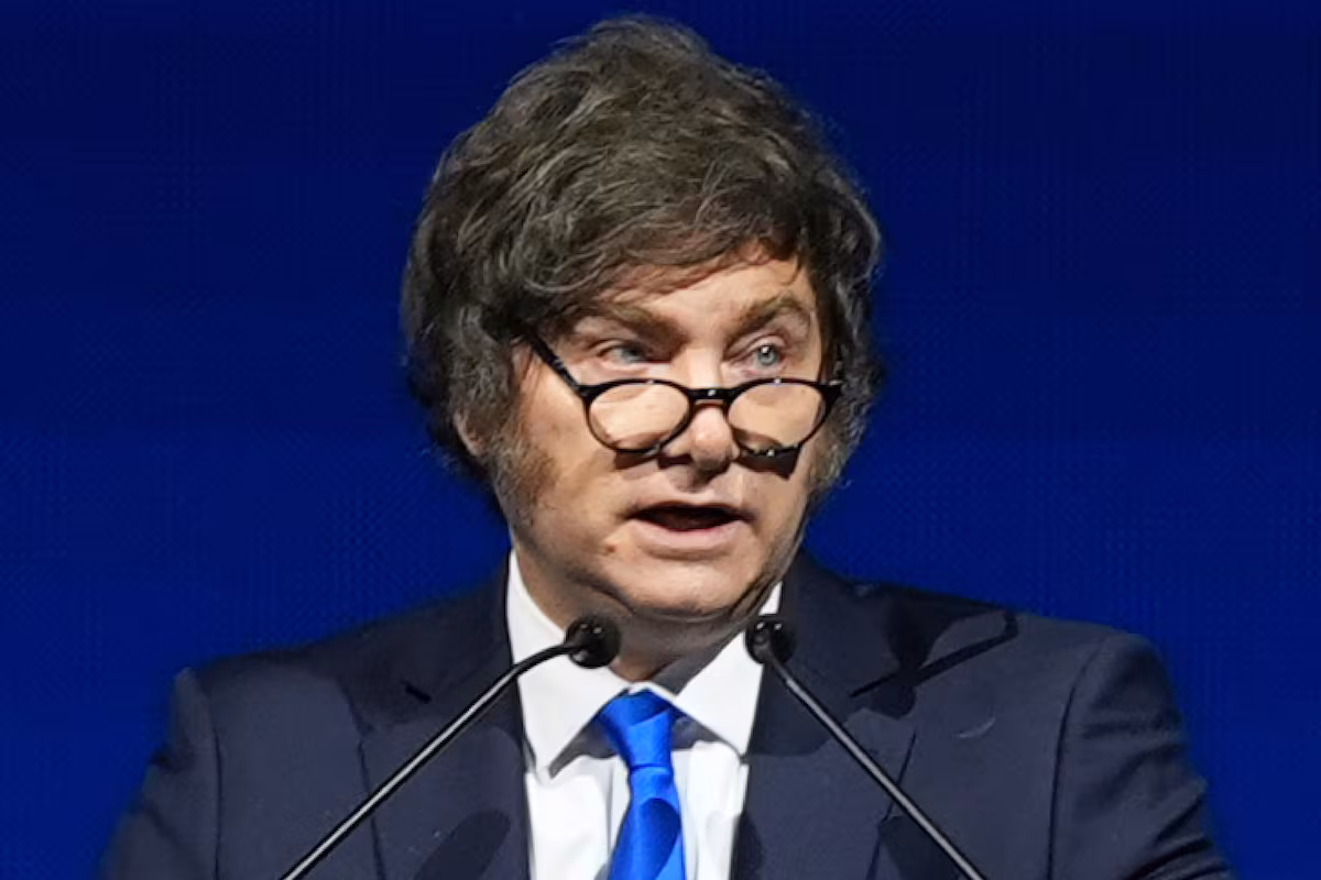 Milei impulsa reforma educativa: el Estado se aleja de la escuela pública.