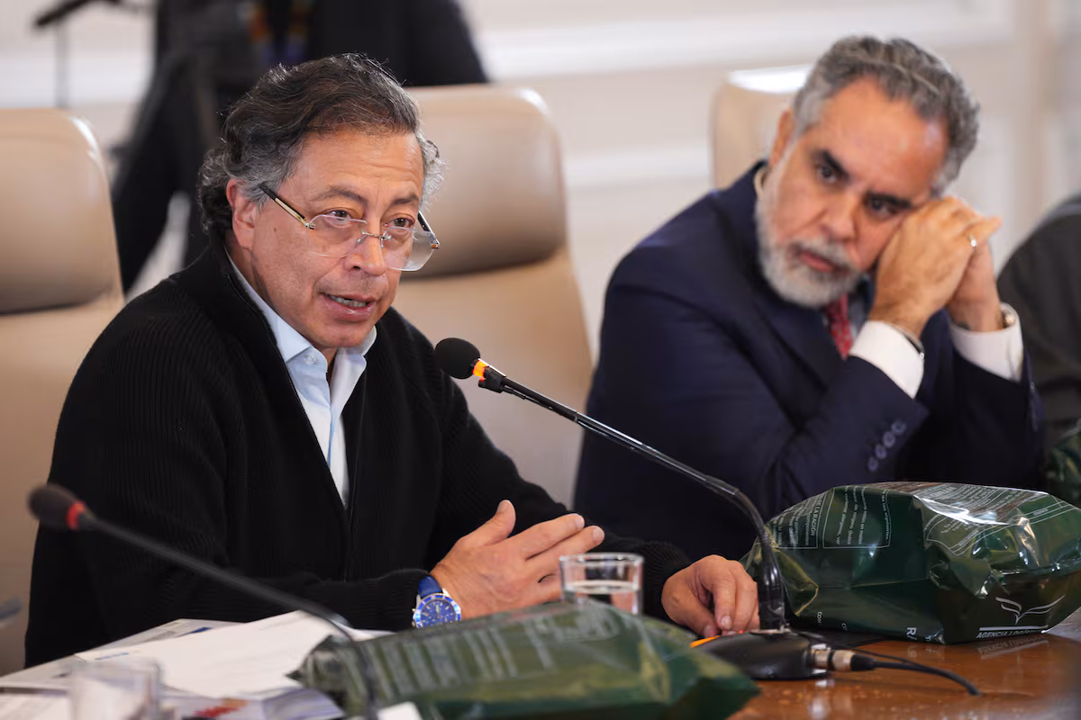 Petro ante la controversia: ¿se arrodillará o mantendrá su postura?