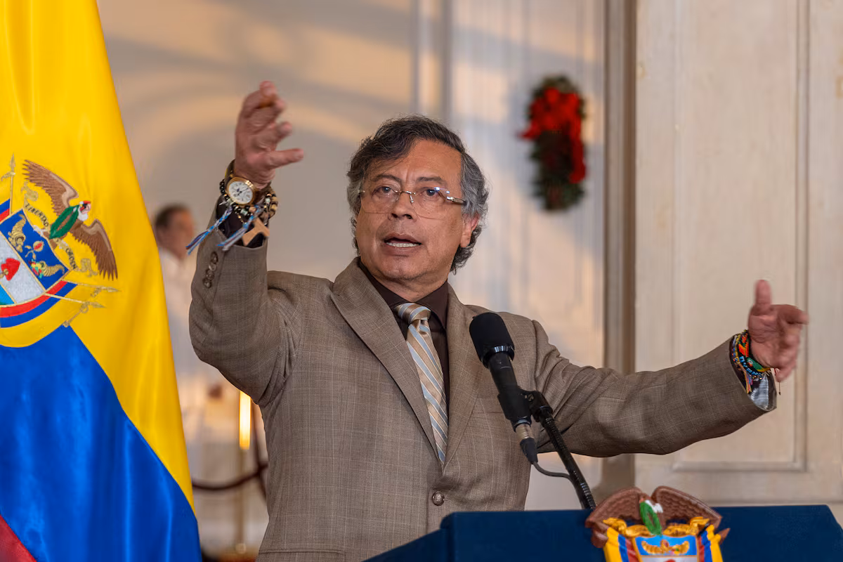 Petro califica a Maduro de 'dictador' en un giro histórico