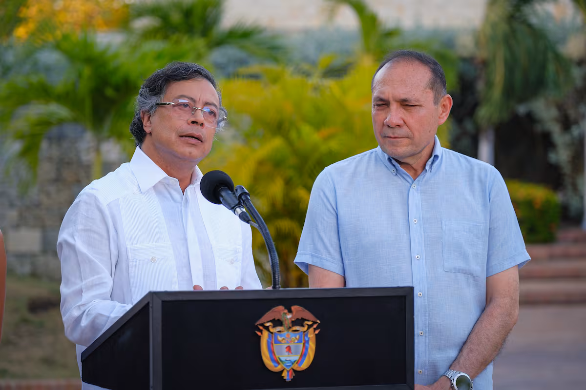 Petro impulsa salario mínimo histórico y reforma laboral en Colombia