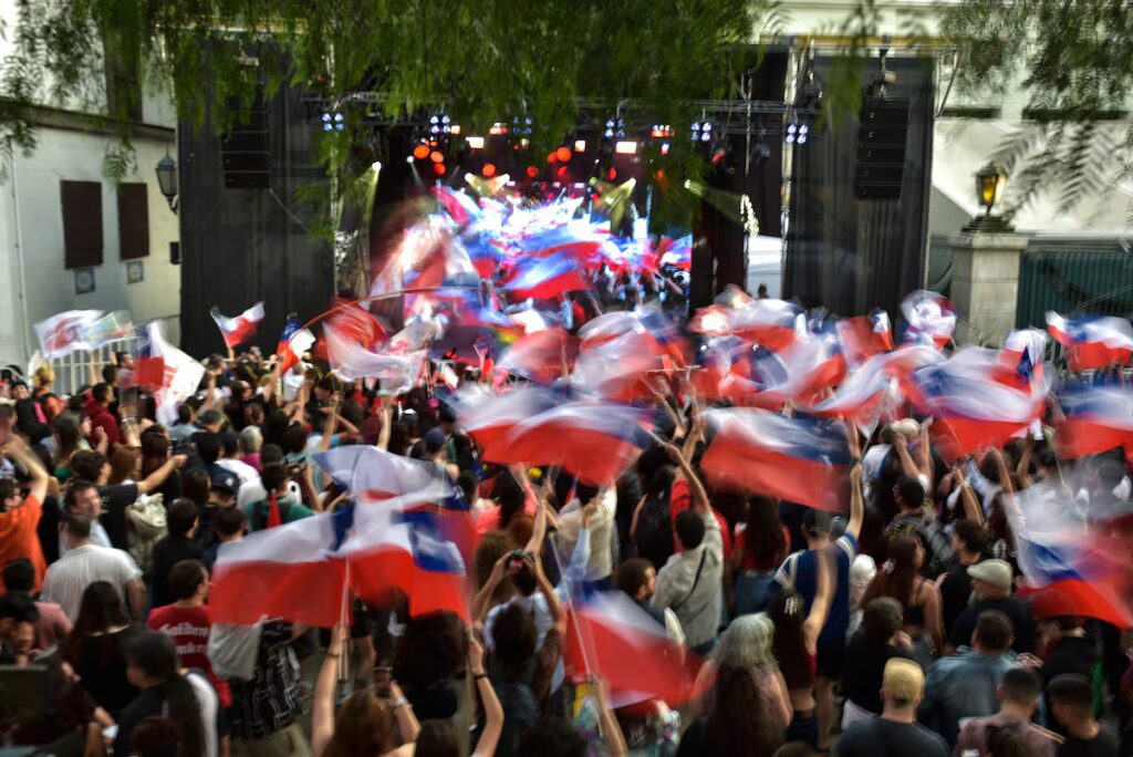 Polarización de Adultos: ¿Por Qué las Conversaciones se Vuelven Infantiles?