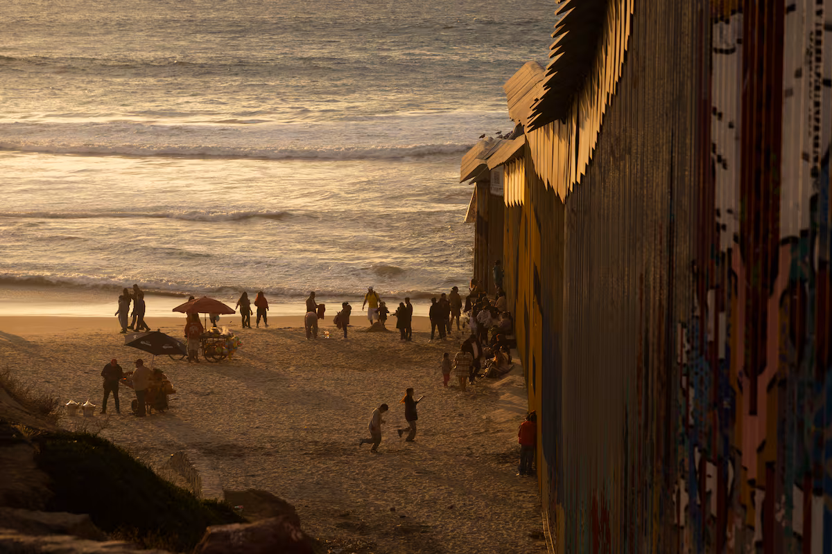 Semarnat y Cofepris advierten sobre seis playas inseguras para nadar en México