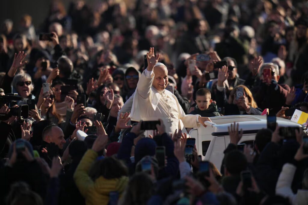 Sheinbaum extiende invitación al Papa para visitar México