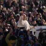 Sheinbaum extiende invitación al Papa para visitar México