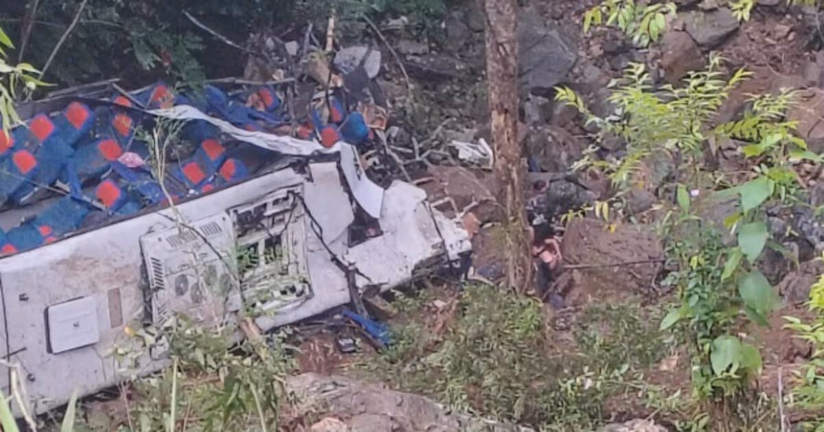 Tragedia en Antioquia: 17 muertos tras caída de autobús en viaje de grado