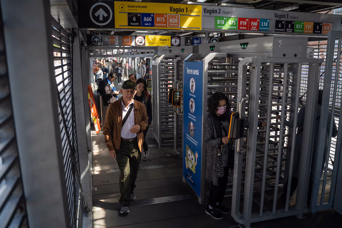 TransMilenio reduce a la mitad los colados, pero aumenta la insatisfacción