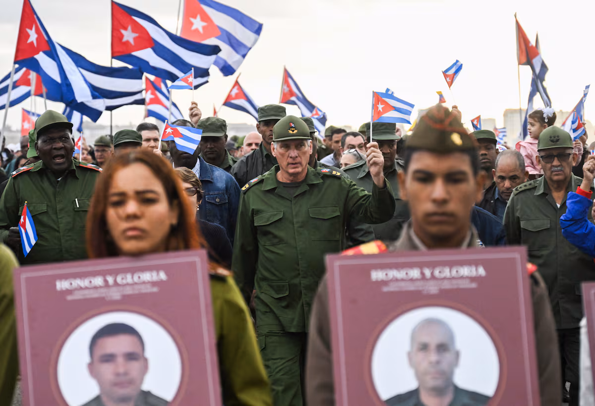 Cuba muestra su fuerza de movilización frente a la embajada de EE.UU.