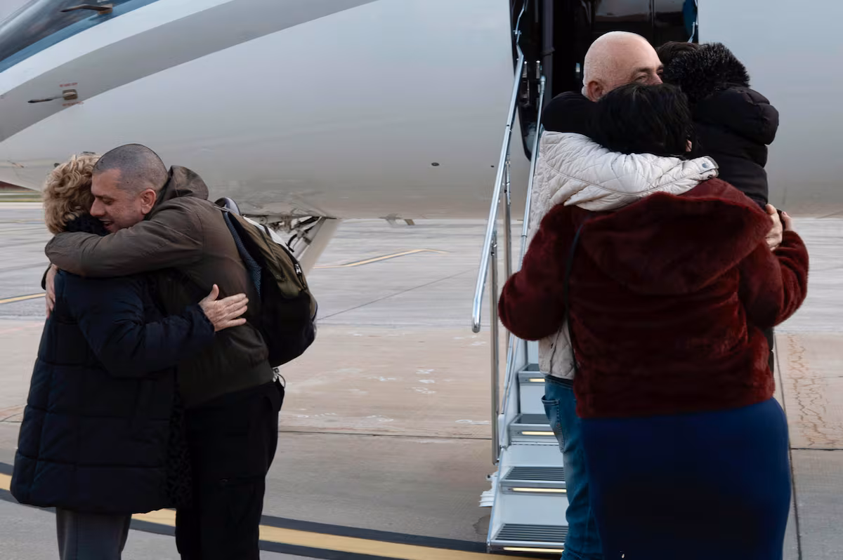 Dos presos italianos narran su dura liberación en Venezuela: 'Peor que Alcatraz'