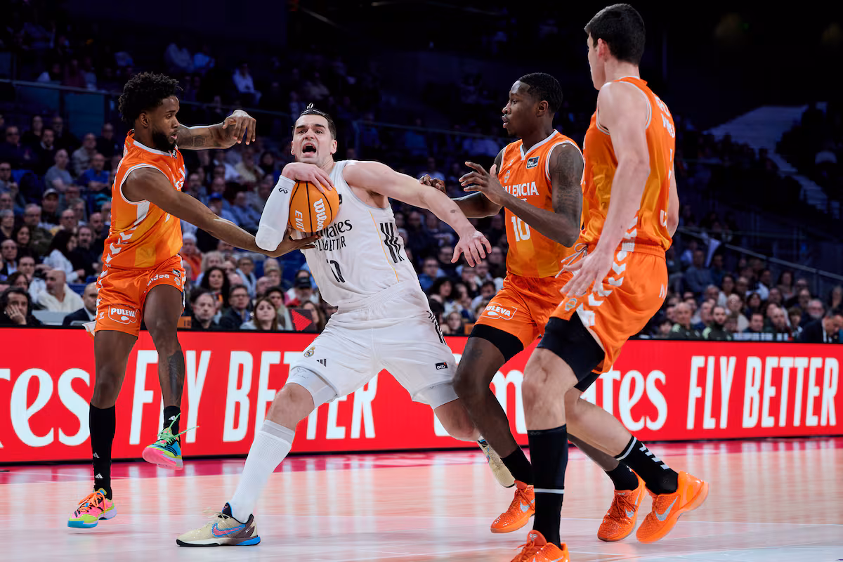 El Madrid impone su ley ante el Valencia con un 94-79 contundente