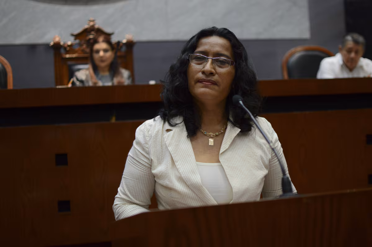 El collar de 227,000 pesos que compromete a la alcaldesa de Acapulco