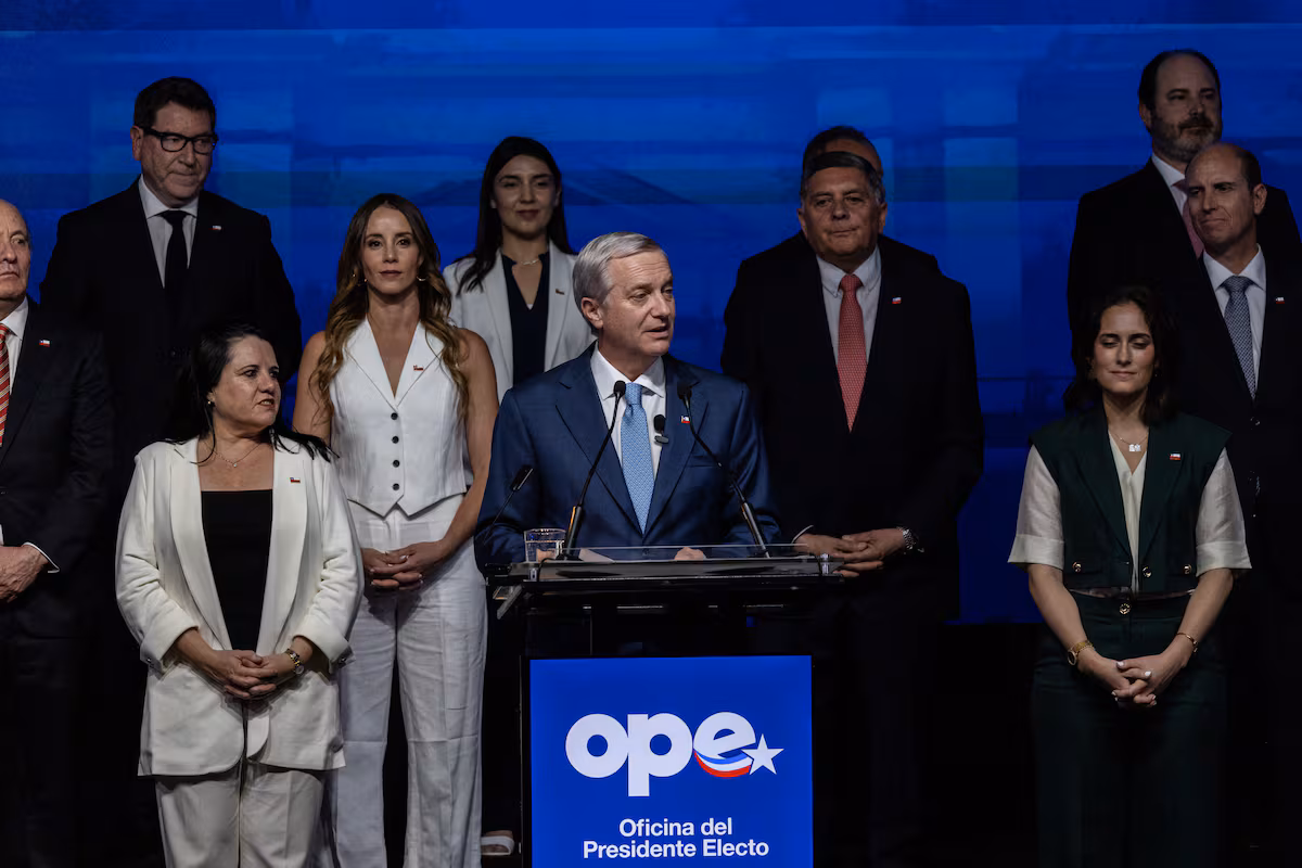 Kast a sus ministros: 'Lealtad con Chile, no con partidos'