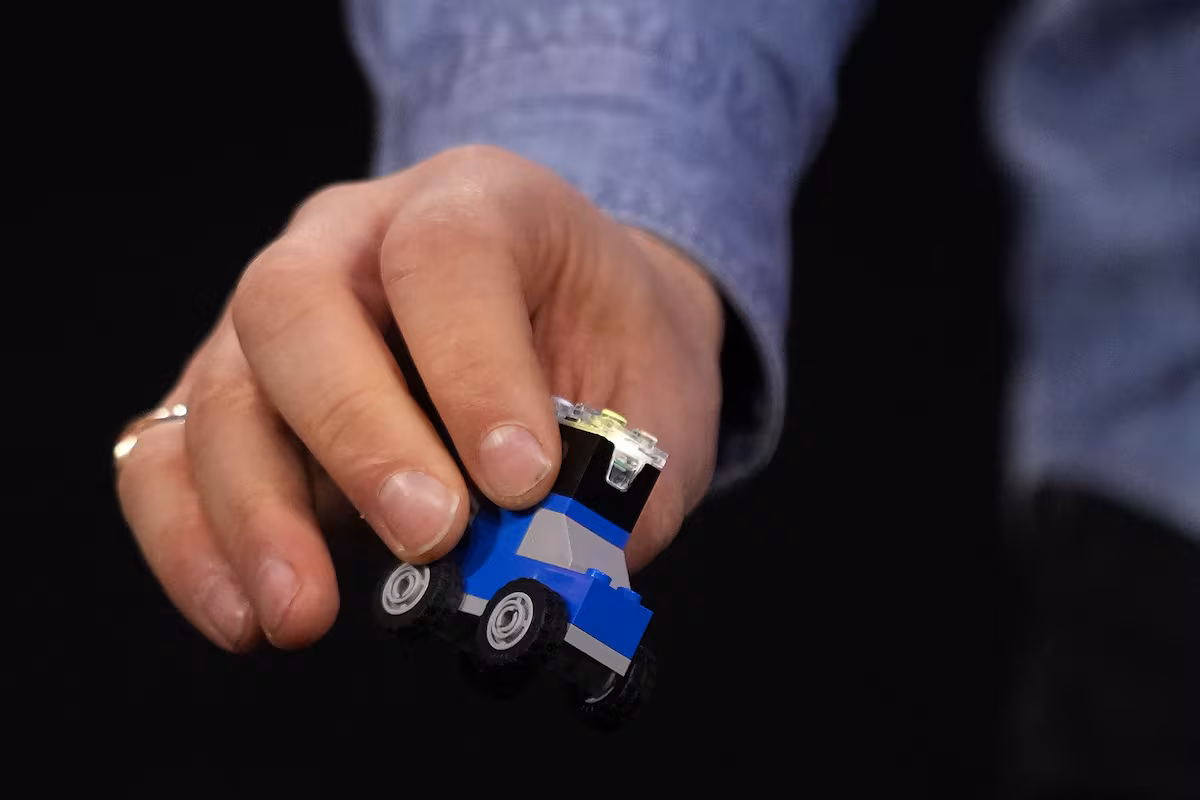 Lego y la Innovación: Ladrillos Inteligentes y Portátiles con Pantalla Expandible