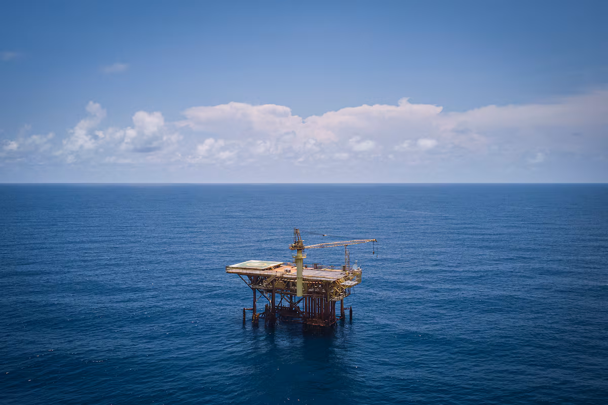 México sigue enviando petróleo a Cuba ante críticas internas y presión regional