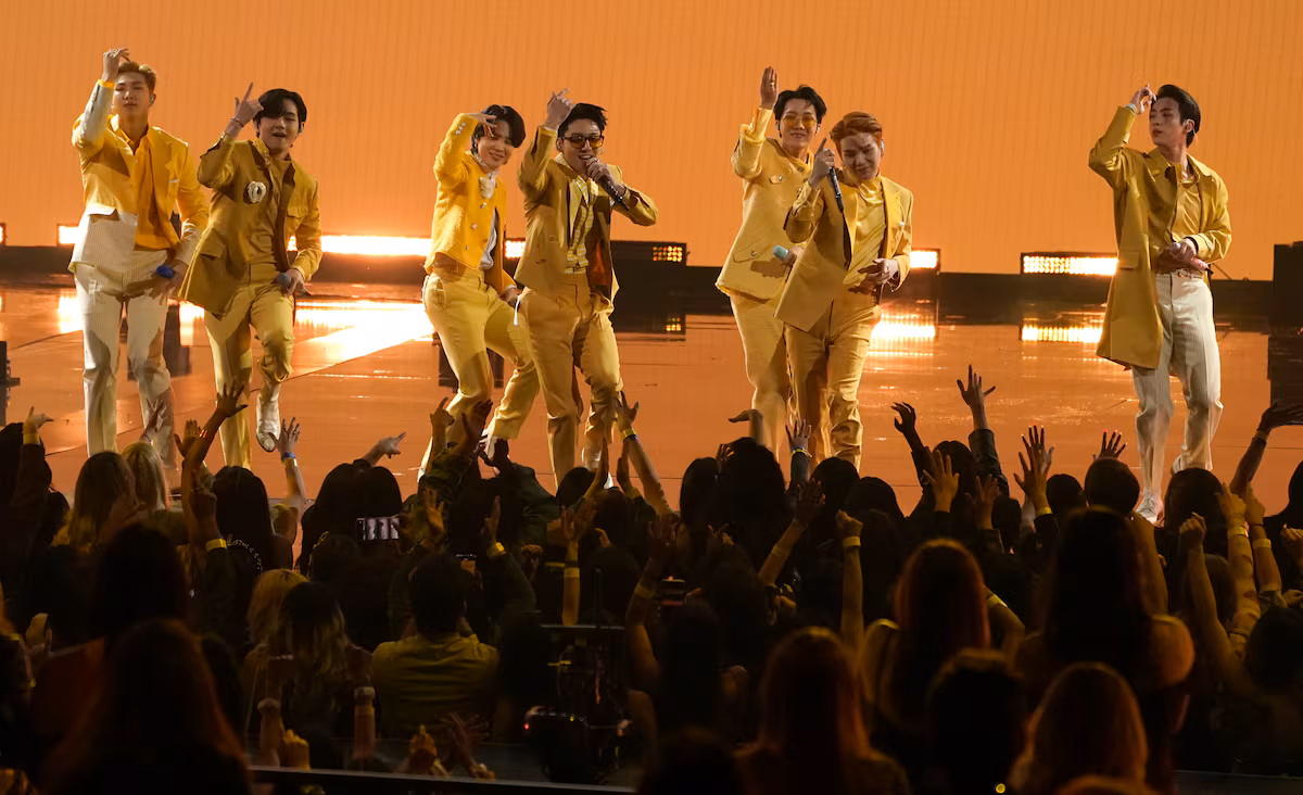 Sheinbaum solicita a Corea más conciertos de BTS en México por fans