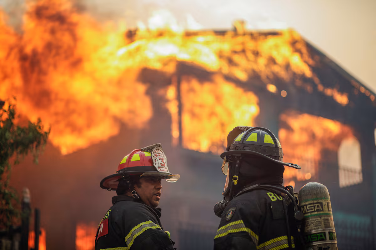 Tragedia en Lirquén: Mueren futbolista y su madre en devastador incendio