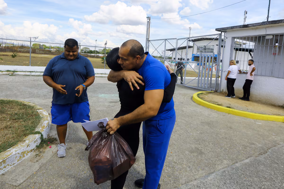 Trump aplaude excarcelaciones en Venezuela; ONG claman por libertad total de liberados