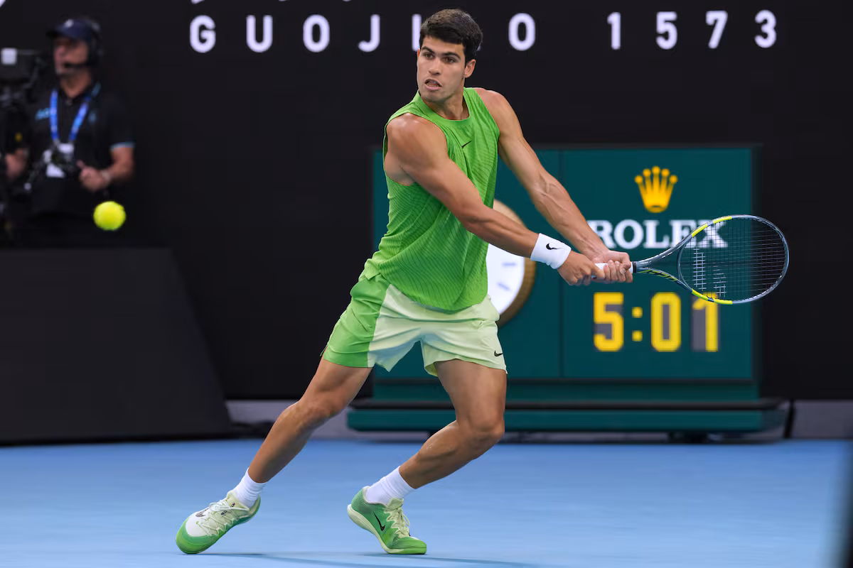 Carlos Alcaraz y Novak Djokovic en la final del Open de Australia 2023