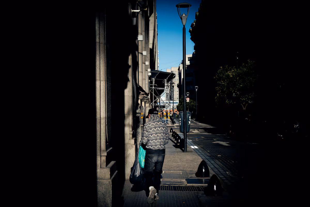 Crecen las personas sin hogar en Buenos Aires: "Generaciones viven en la calle"