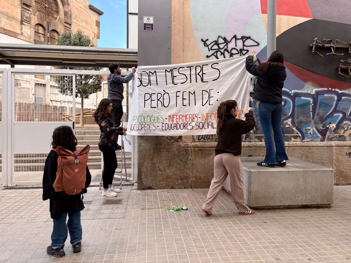 Crisis de movilidad en Cataluña: la huelga de profesores provoca cortes de carretera