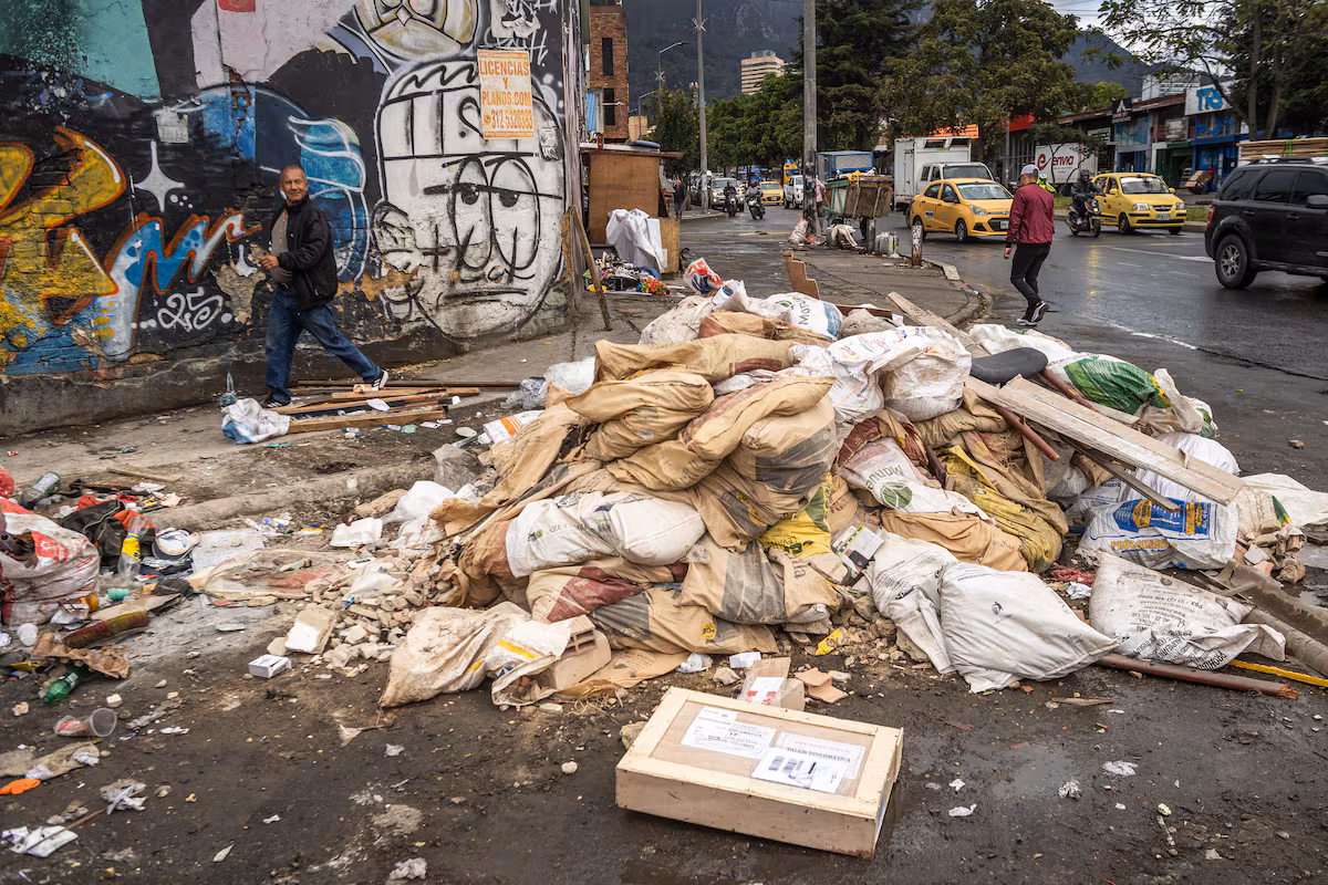 Galán extiende contratos de operadores privados de basura en la ciudad