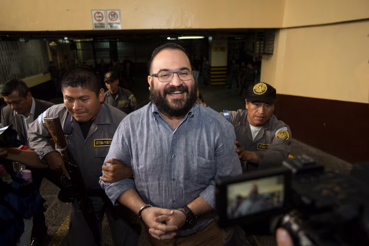 Javier Duarte enfrenta prisión preventiva por corrupción, decide juez federal