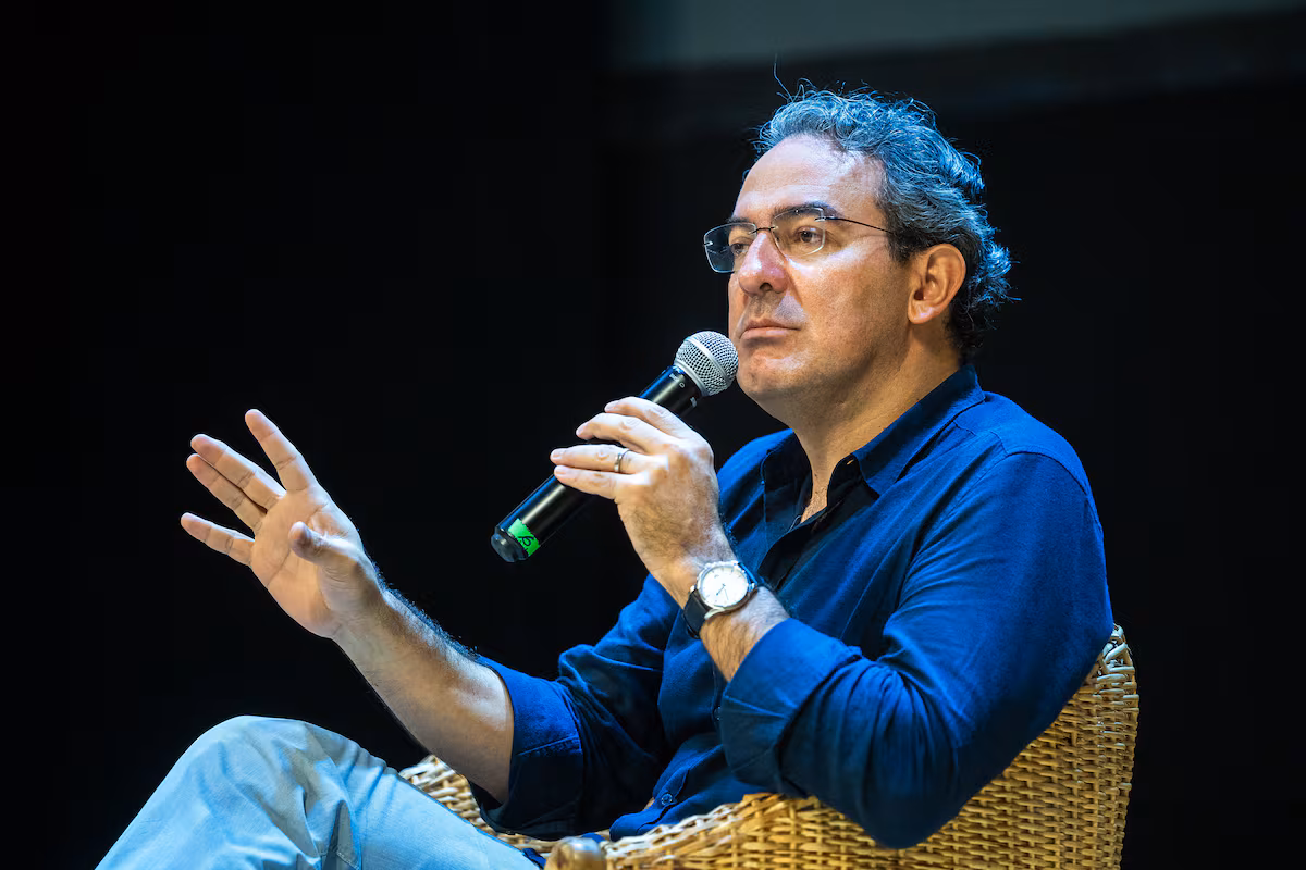 Juan Gabriel Vásquez: 'El fanatismo político destruye nuestra realidad común'