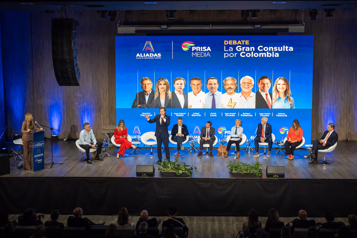 Los nueve candidatos de la derecha se unen ante la división de la izquierda