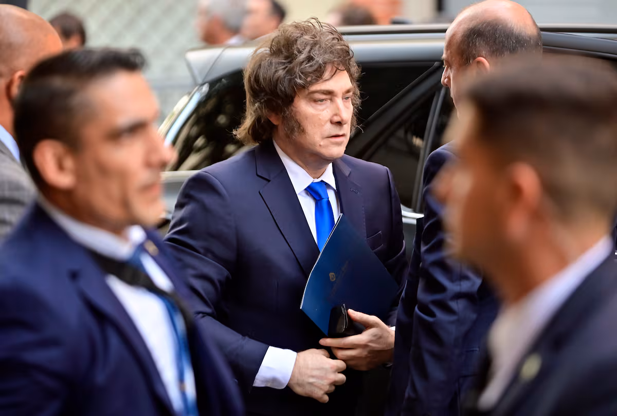 Milei lanza oficina para desmentir manipulaciones de los medios en Argentina