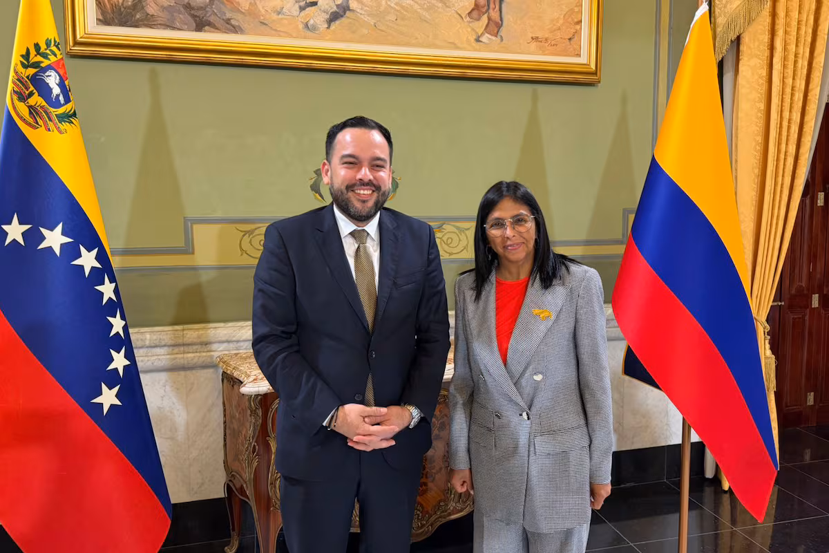 Ministro de Minas de Colombia se reúne con Delcy Rodríguez por integración energética con Venezuela