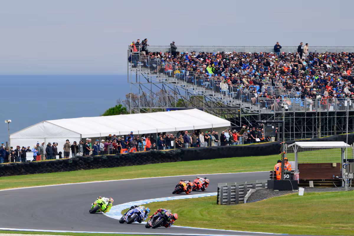 MotoGP hace historia con su primera carrera urbana en Adelaida