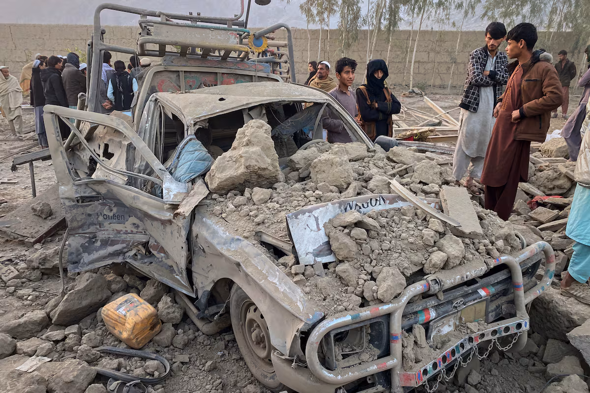 Pakistán ataca objetivos militares en Afganistán: 17 muertos, muchos niños