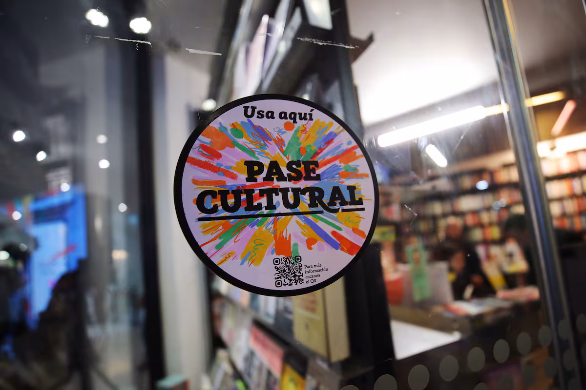 Pase Cultural: El Beneficio que Divide a Boric y Kast