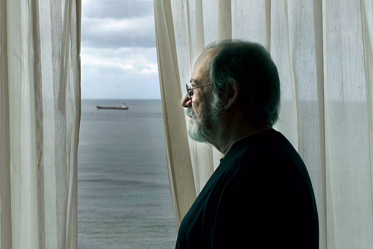 Silvio Rodríguez: La música y poesía de un trovador en la lente de Daniel Mordzinski