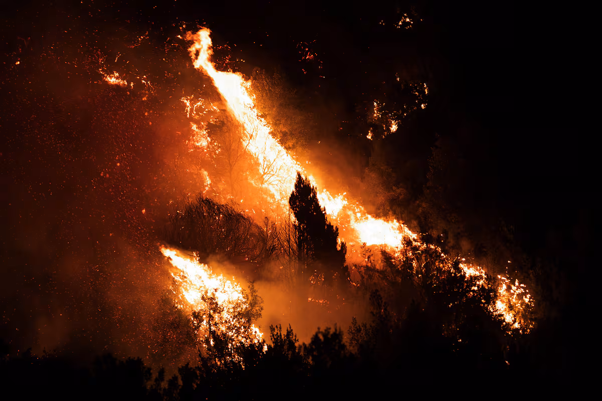 Vecinos de la Patagonia luchan contra incendios: 'El fuego no da tregua'