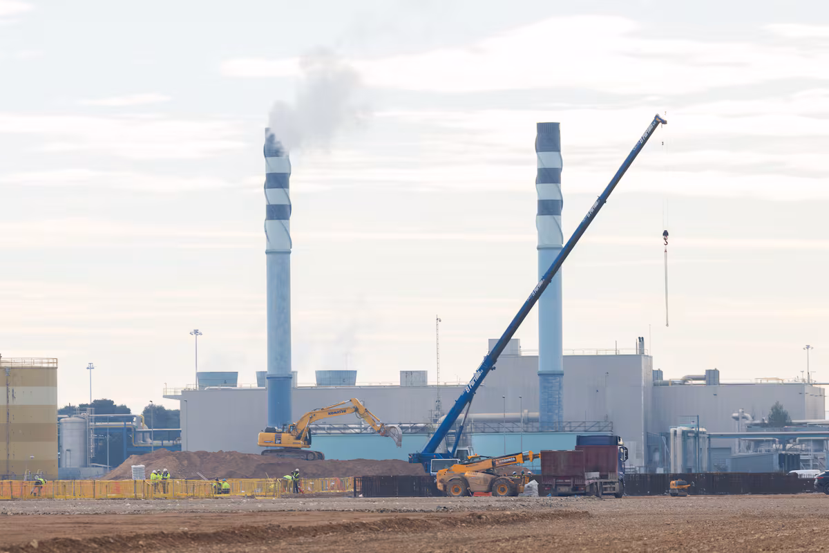 Bruselas impulsa plan ambicioso para revitalizar la industria europea y reducir dependencia de China