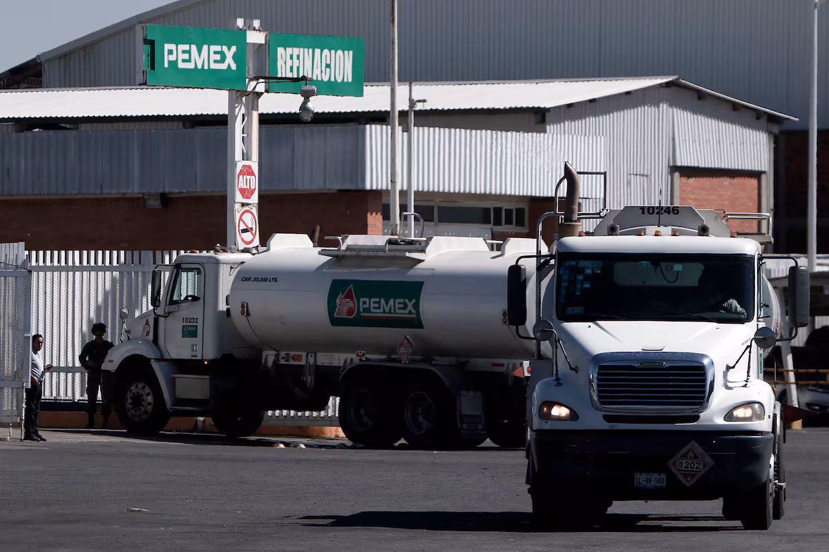 Petróleo mexicano supera los 100 dólares y repercute en la inflación