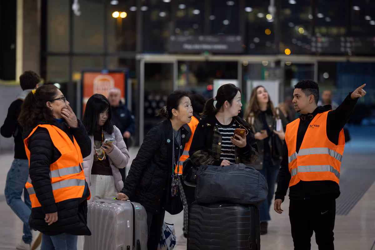 Rodalies en Crisis: Retrasos y Velocidades Limitadas Afectan a Viajeros