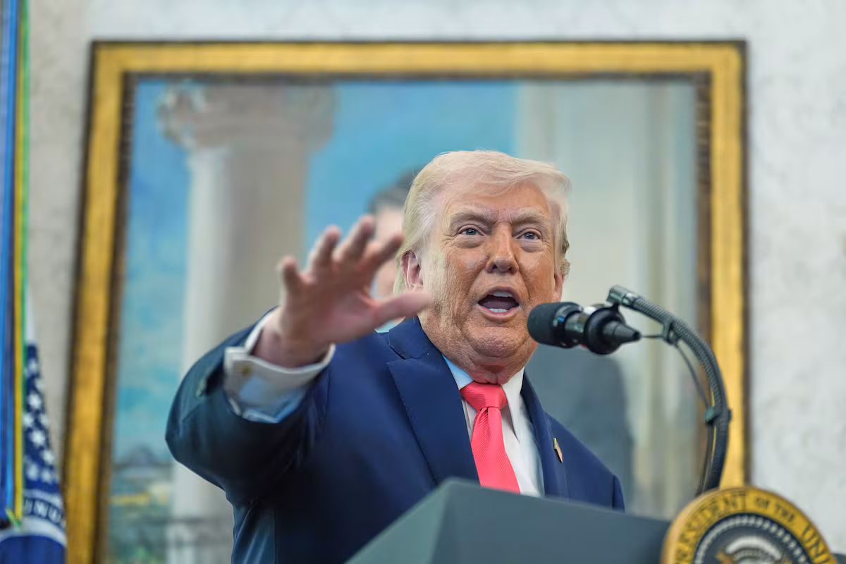 Trump moviliza unidad de élite en el Golfo y defiende la diplomacia
